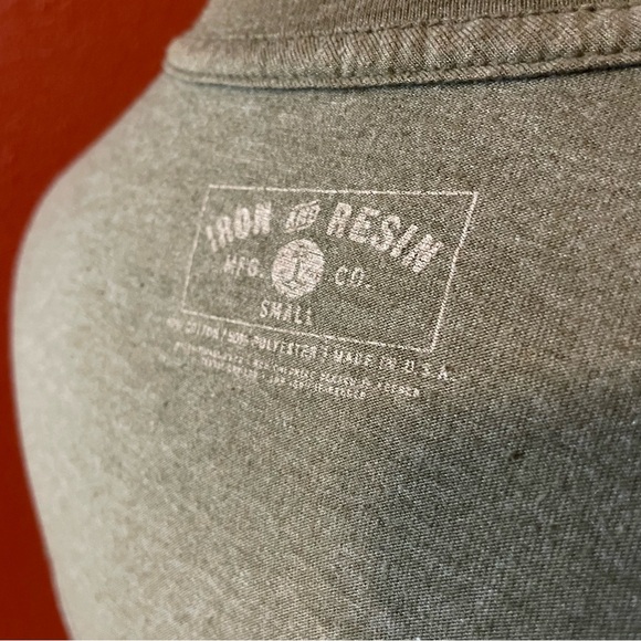 Iron & Resin Men’s Heather Army Green Moto Junkie Spellout Lightweight Tee Shirt - Picture 2 of 5